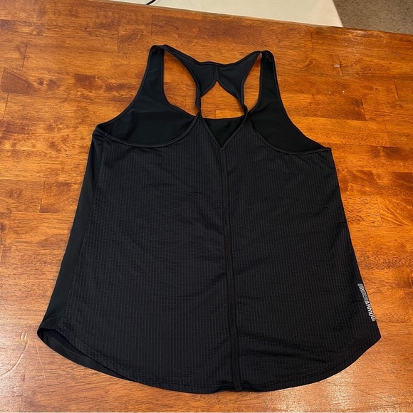 Under Armour Women’s tank top black athletic no size tag measures like medium - Picture 8 of 8